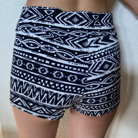 Black and White Eclectic Print Shorts - Picture 2 of 3